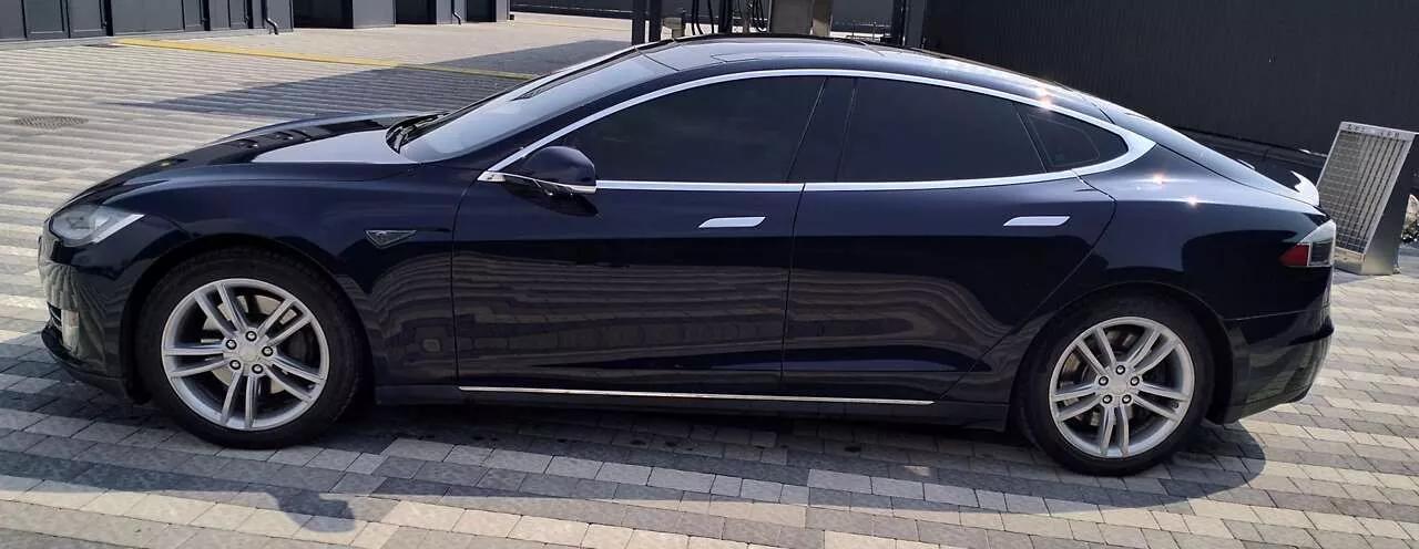Tesla Model S  60 kWh 201361