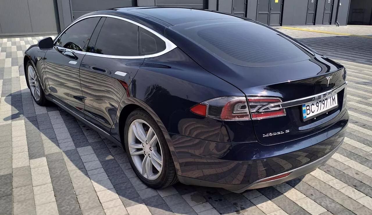 Tesla Model S  60 kWh 201381