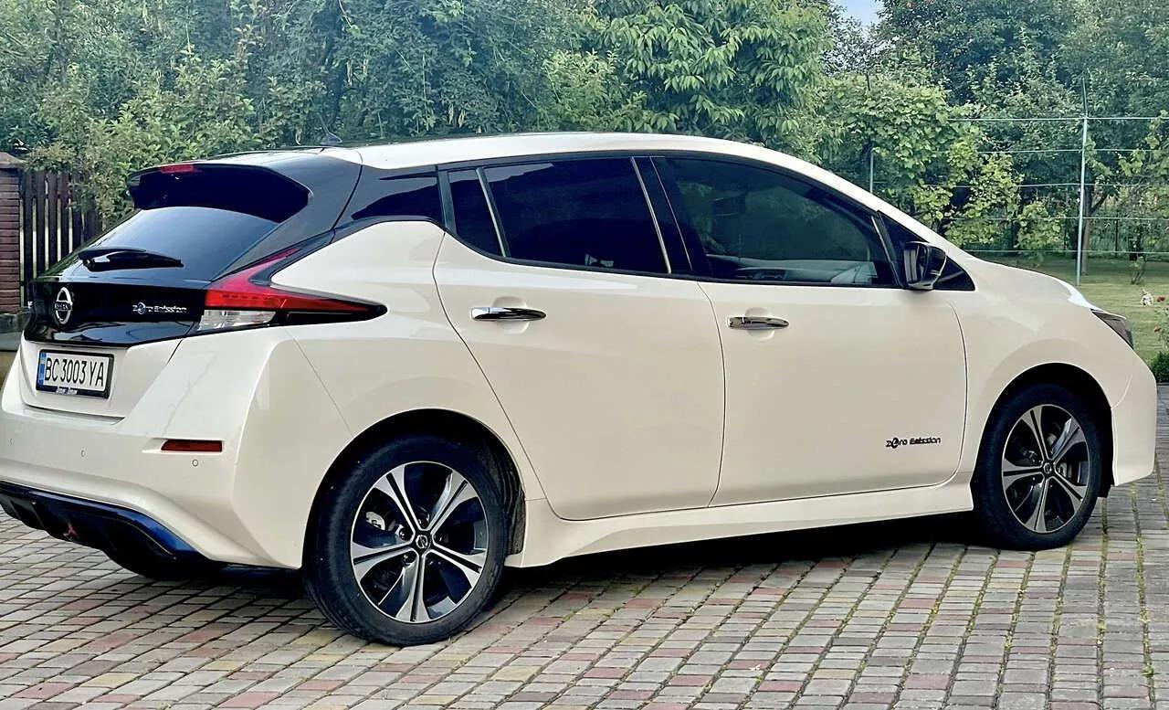Nissan Leaf  40 kWh 2019thumbnail01