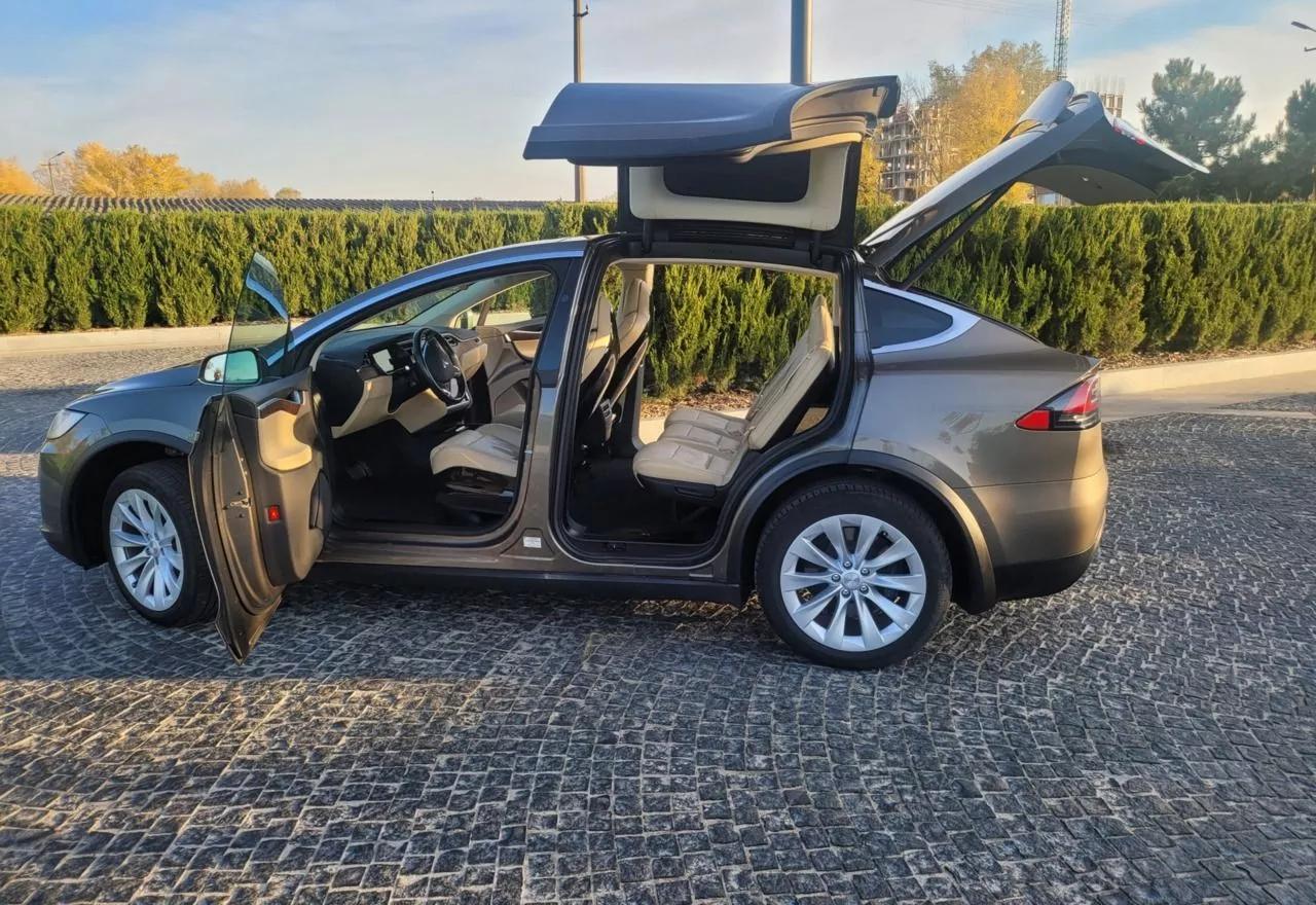 Tesla Model X  90 kWh 201641