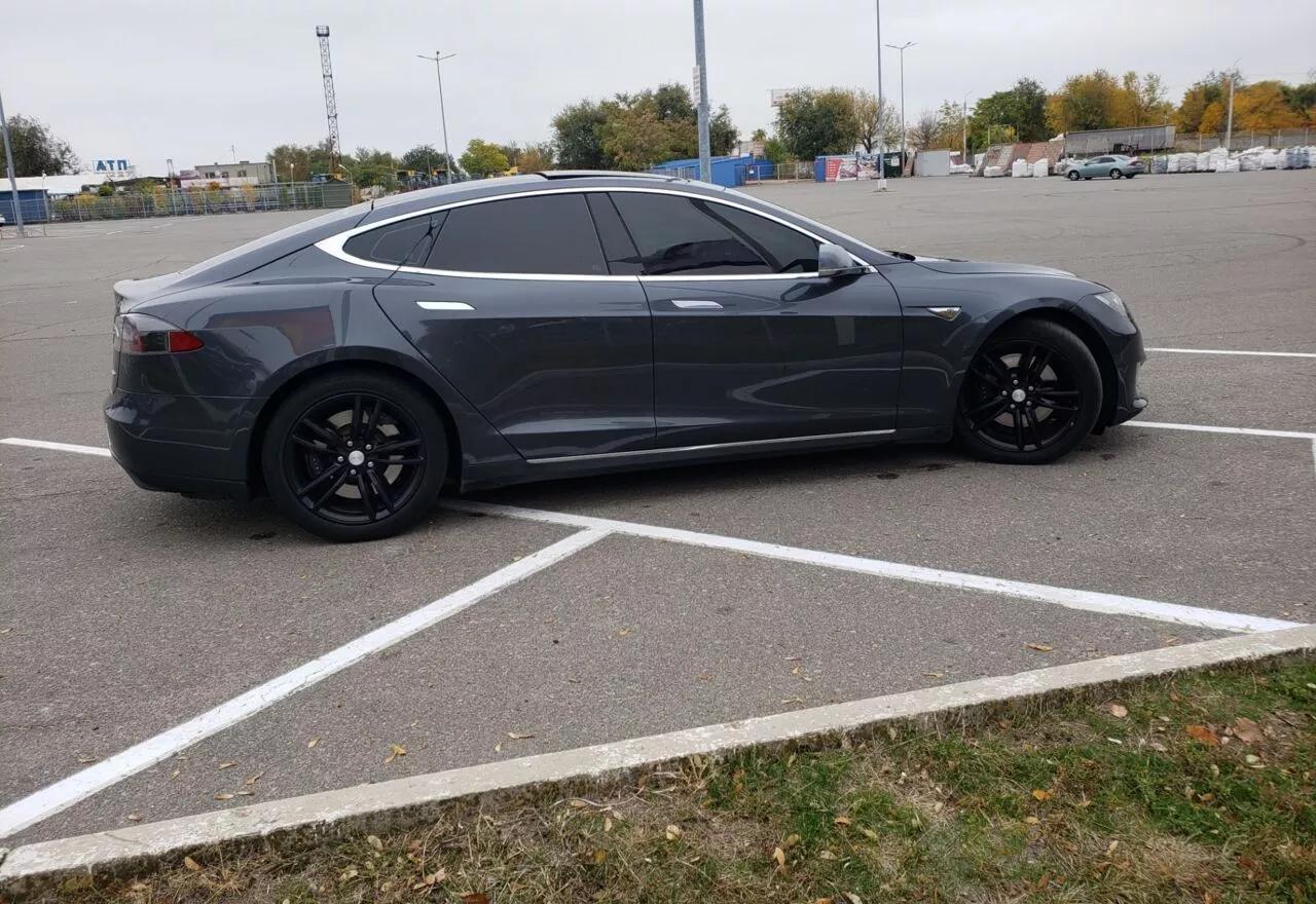 Tesla Model S  85 kWh 201511