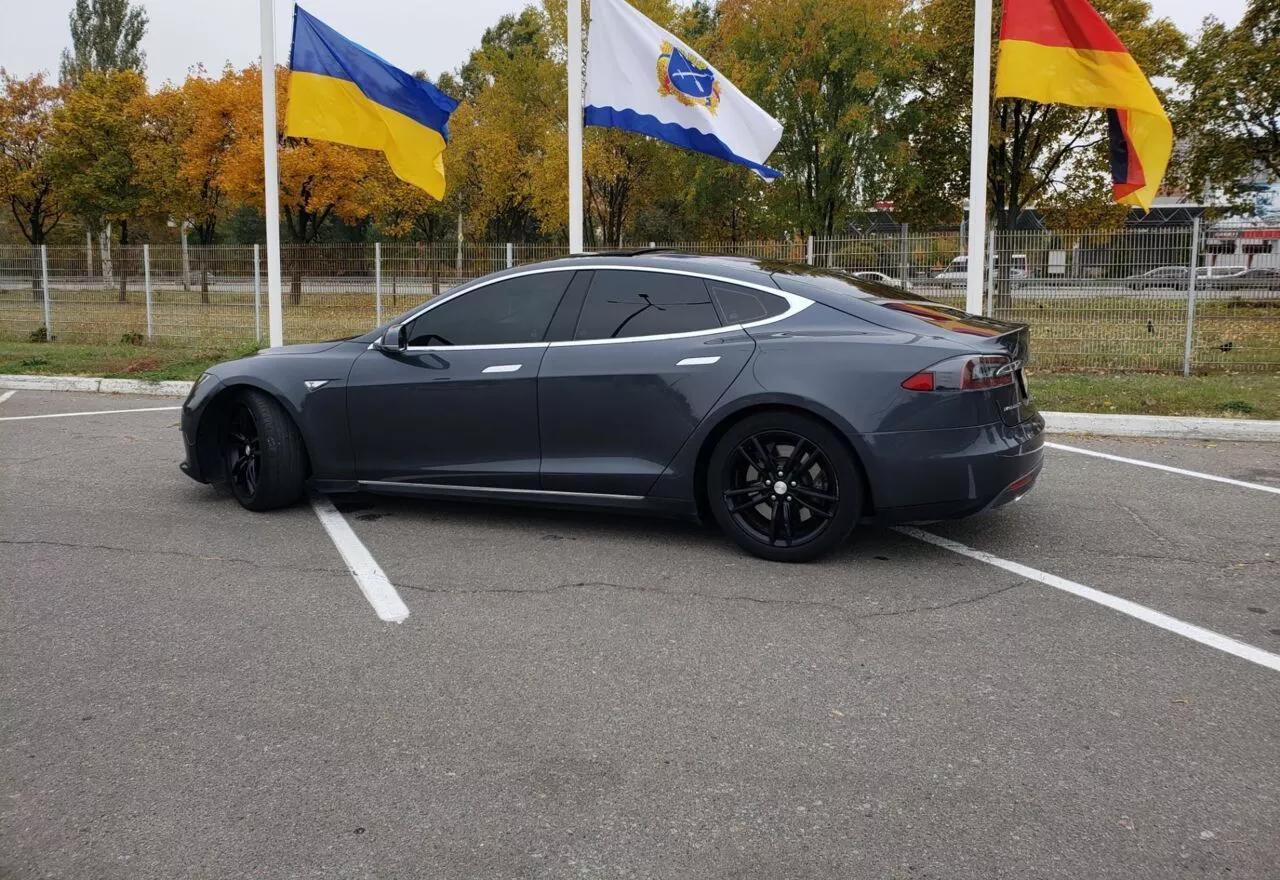 Tesla Model S  85 kWh 2015thumbnail131