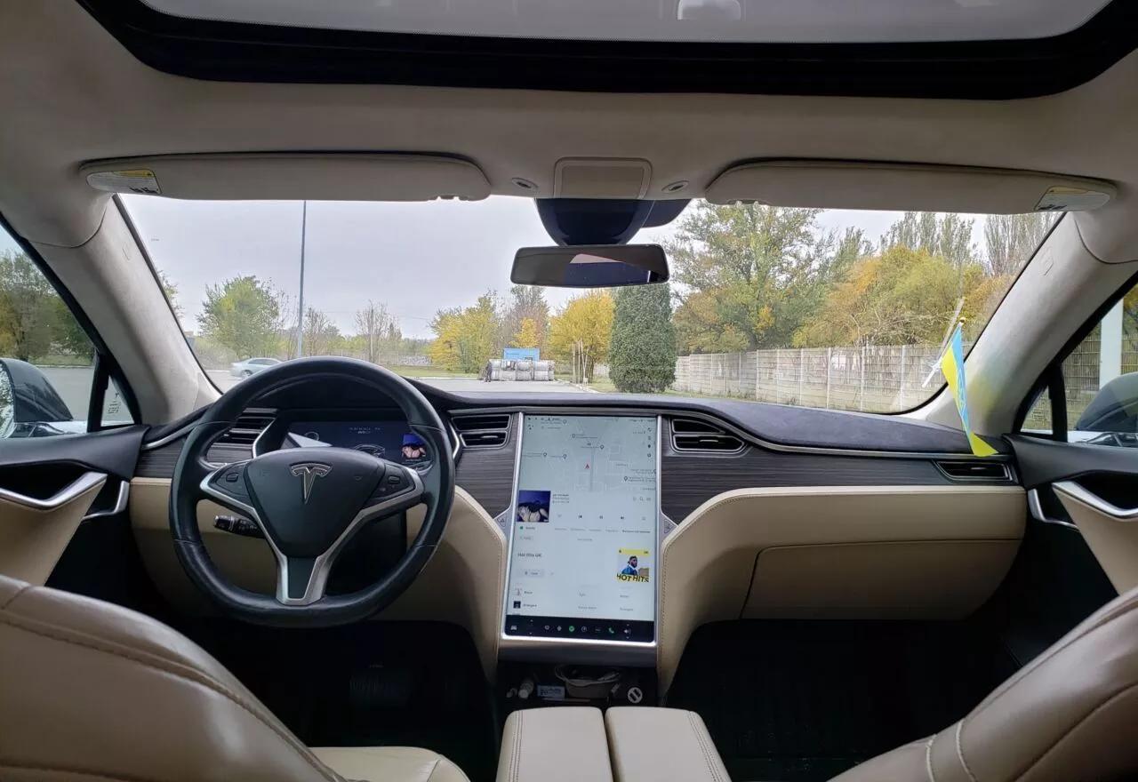 Tesla Model S  85 kWh 2015171