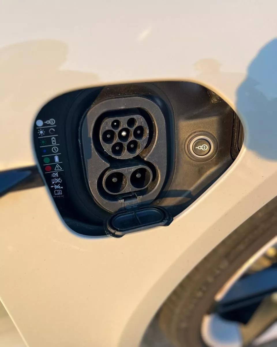 Porsche Taycan  93.4 kWh 2020181