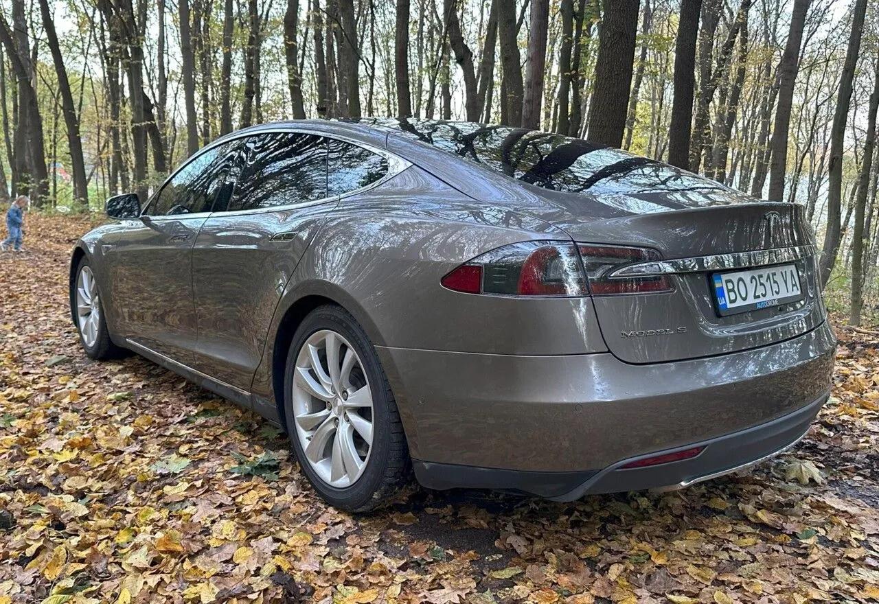 Tesla Model S  85 kWh 2015131