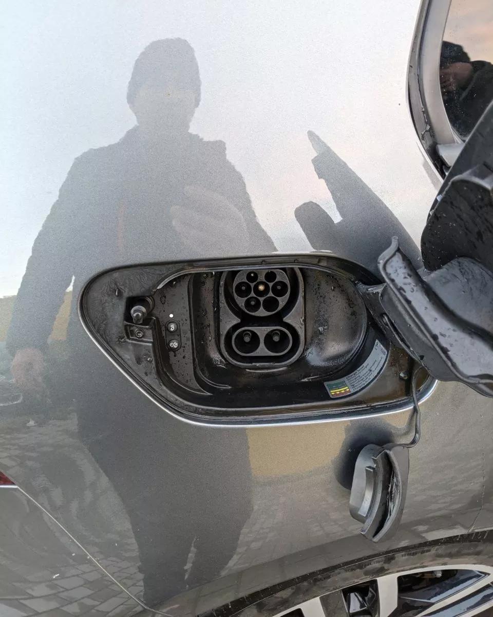 Volkswagen e-Golf  35.8 kWh 2018thumbnail91