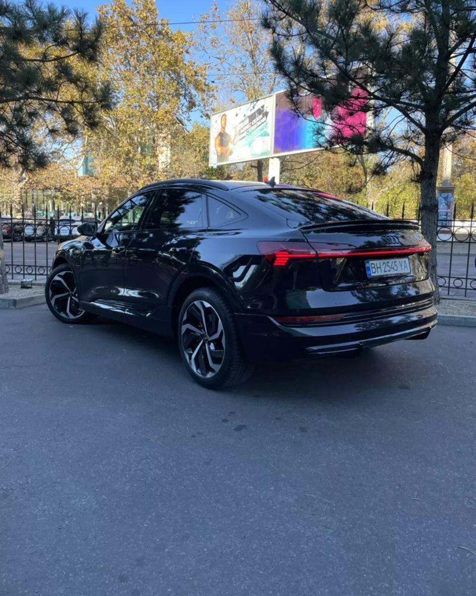 Audi E-tron  202111