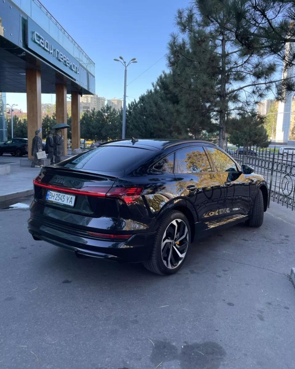 Audi E-tron  2021261
