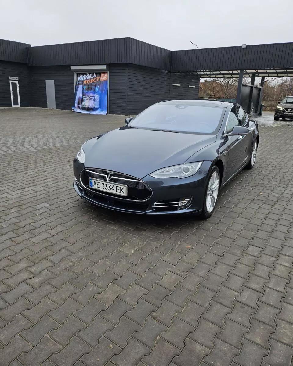 Tesla Model S  90 kWh 201601