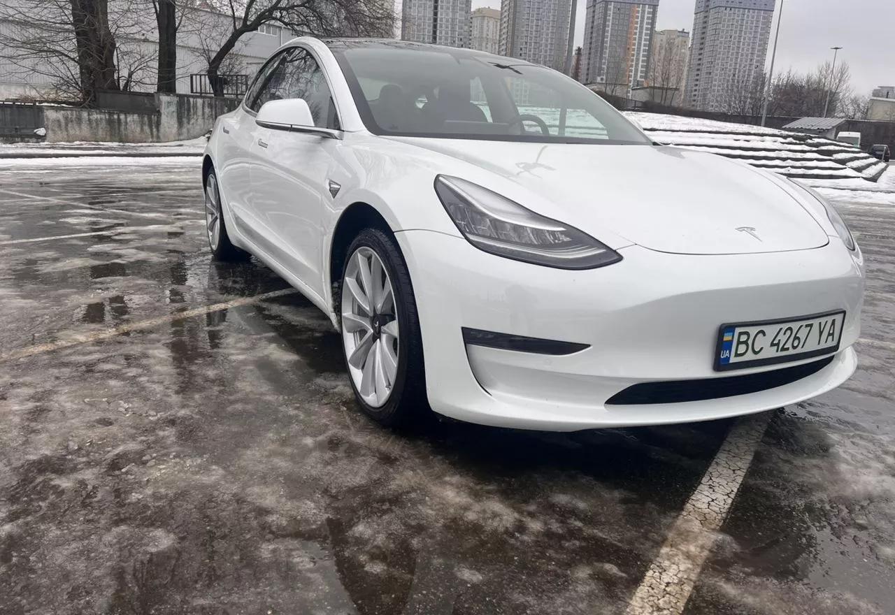 Tesla Model 3  2019101