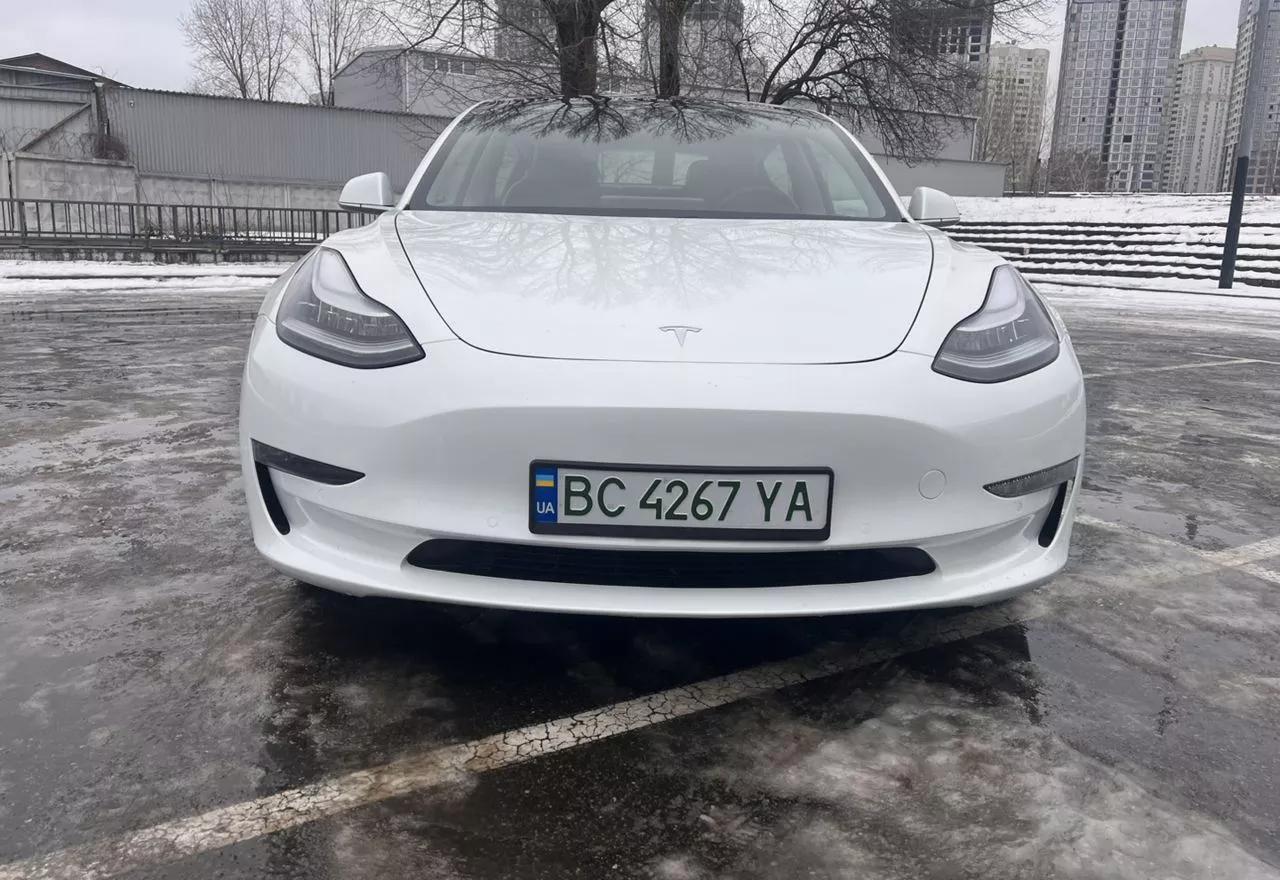 Tesla Model 3  2019111