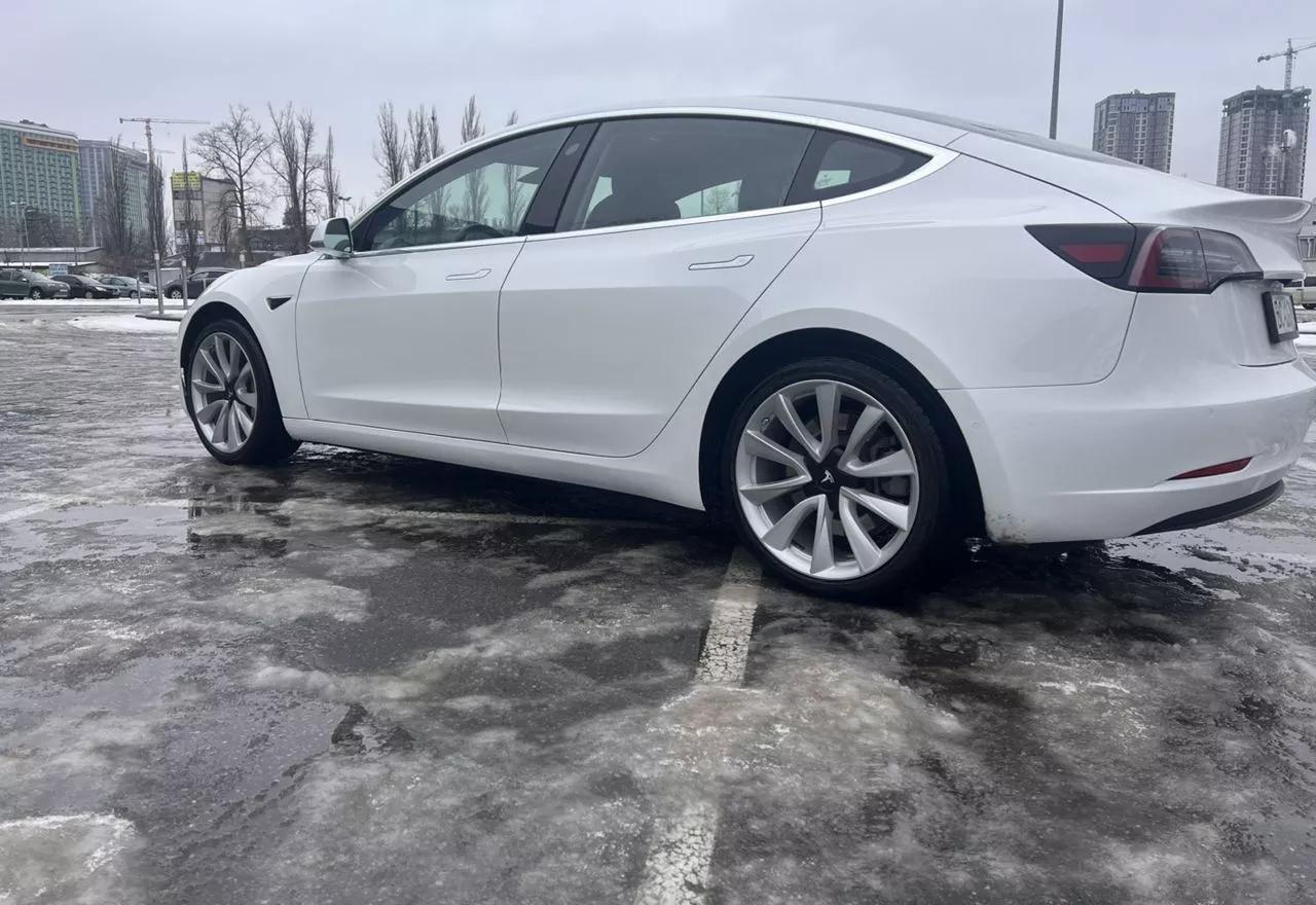 Tesla Model 3  2019191
