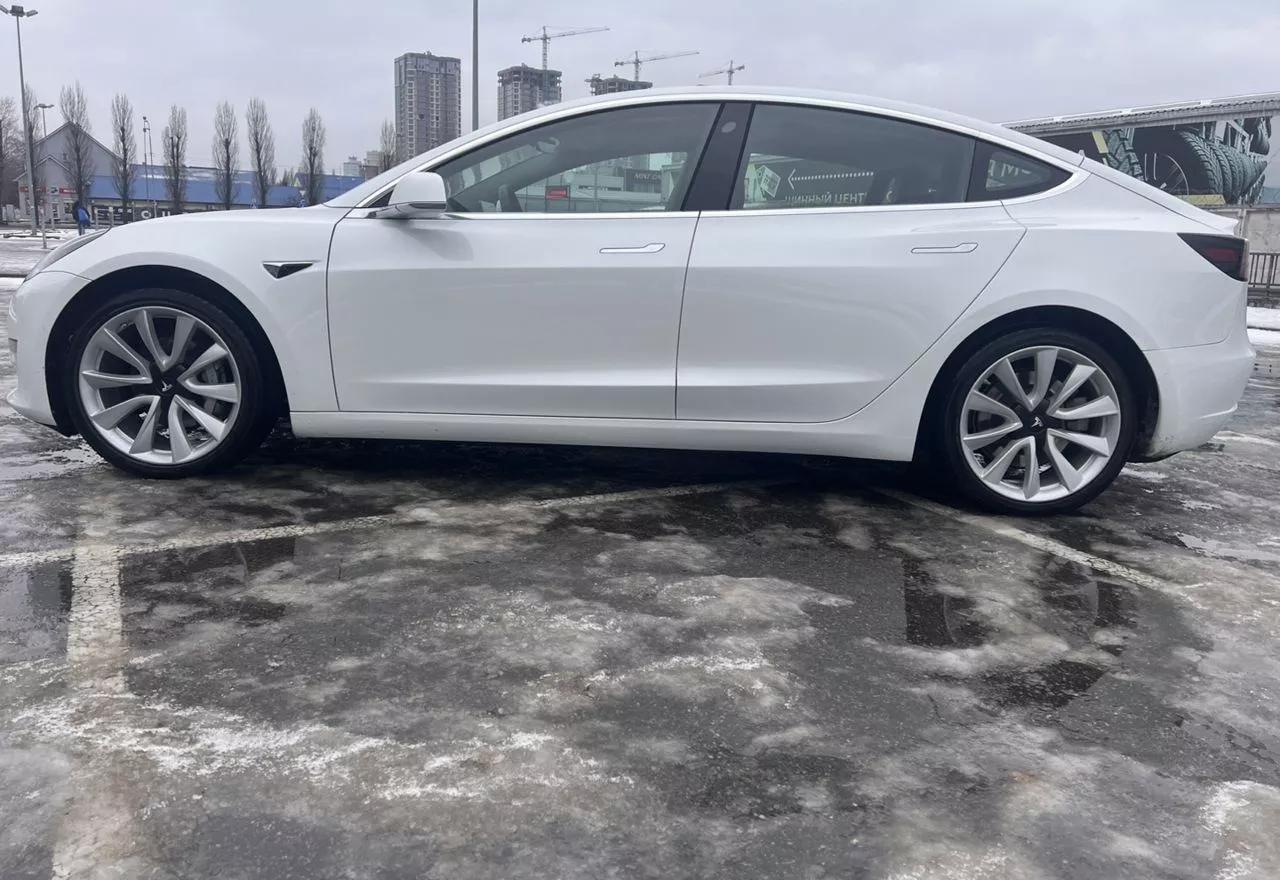 Tesla Model 3  2019201