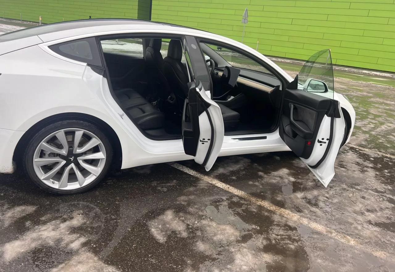 Tesla Model 3  2019241