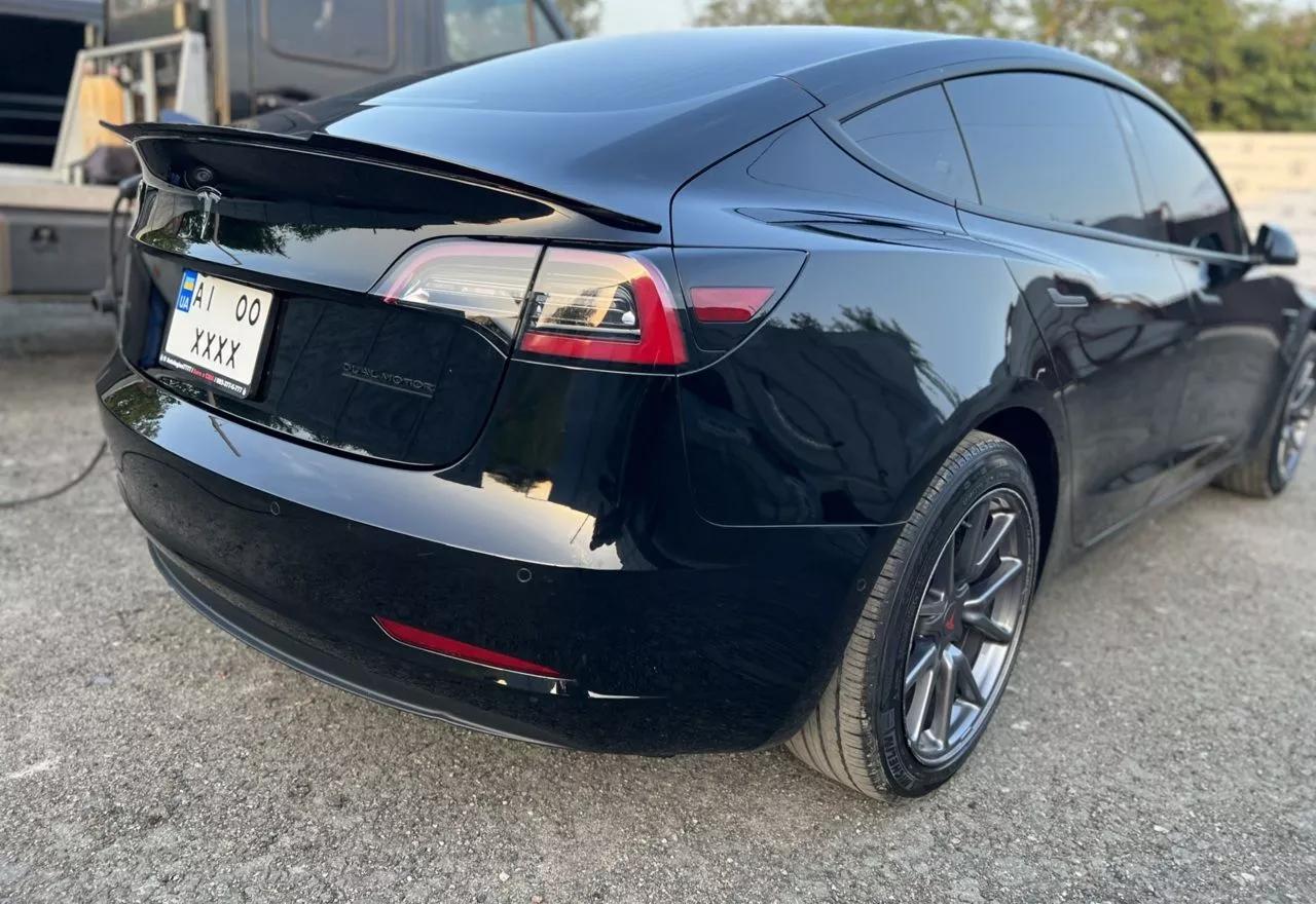 Tesla Model 3  68.3 kWh 201801