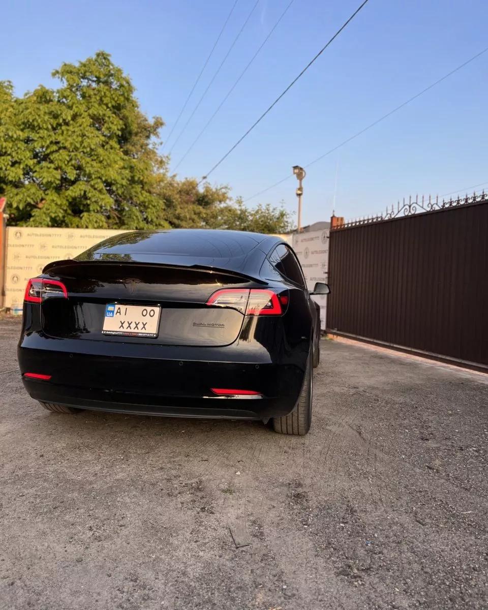 Tesla Model 3  68.3 kWh 2018211