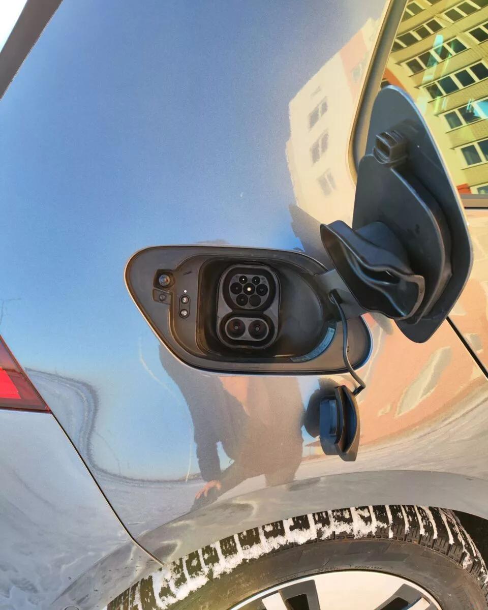 Volkswagen e-Golf  36 kWh 2019thumbnail281
