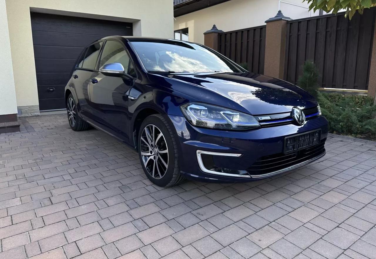 Volkswagen e-Golf  2017thumbnail31