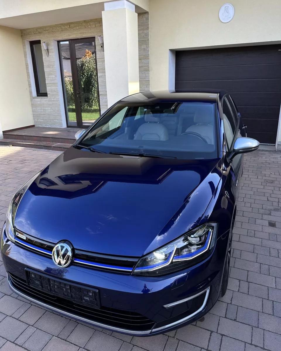 Volkswagen e-Golf  2017thumbnail51