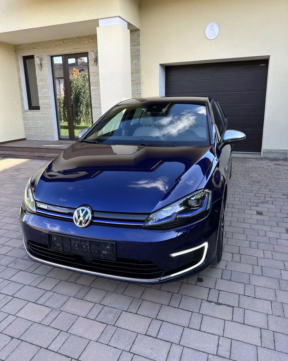 Volkswagen e-Golf  2017thumbnail191