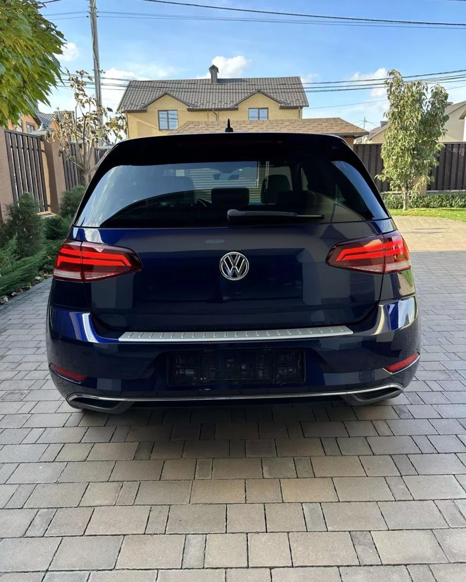 Volkswagen e-Golf  2017thumbnail231