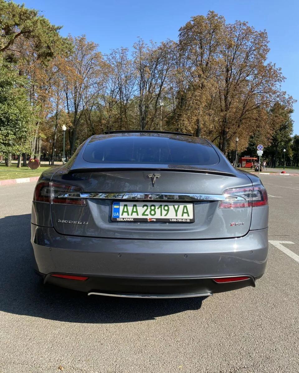 Tesla Model S  85 kWh 201381