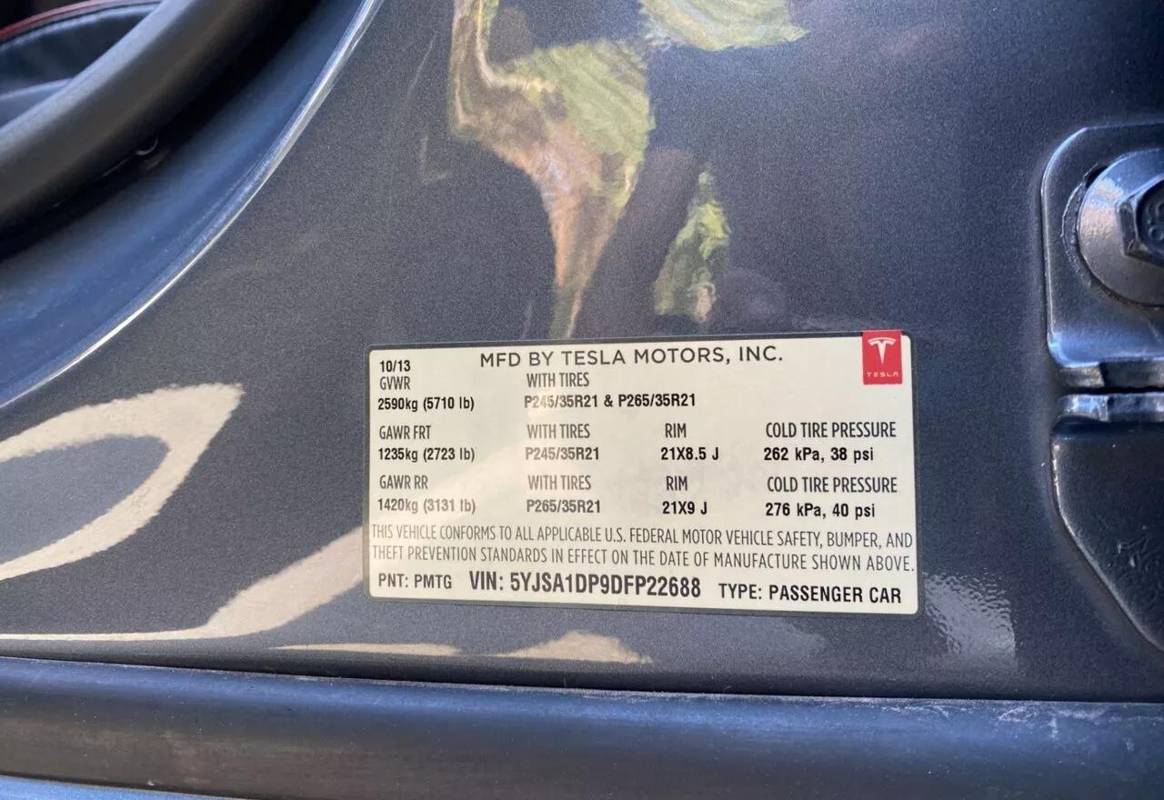 Tesla Model S  85 kWh 201311