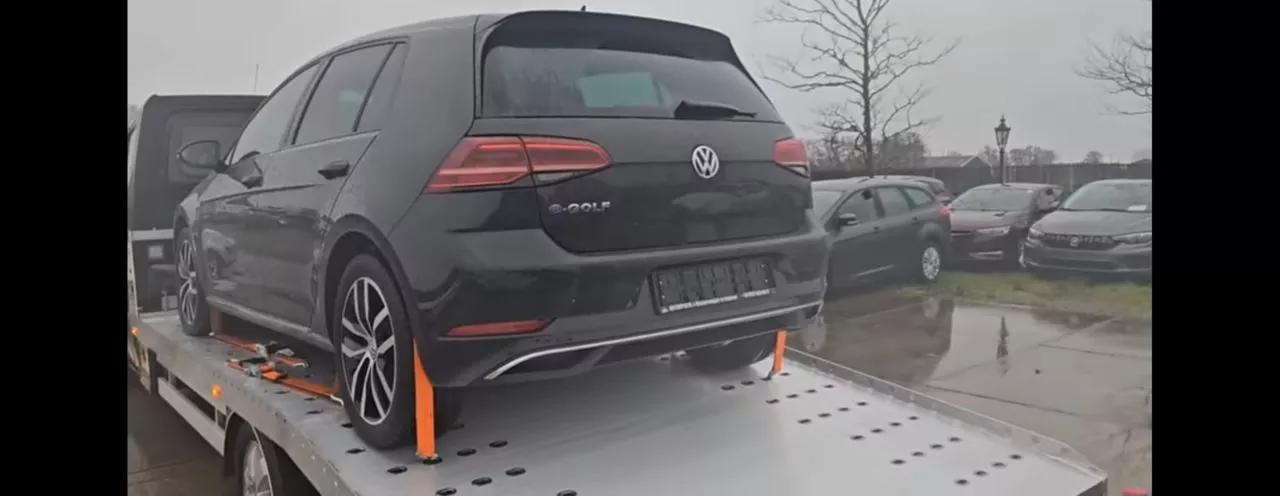Volkswagen e-Golf  2020thumbnail101
