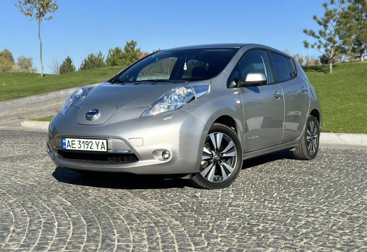 Nissan Leaf  24 kWh 2015thumbnail01