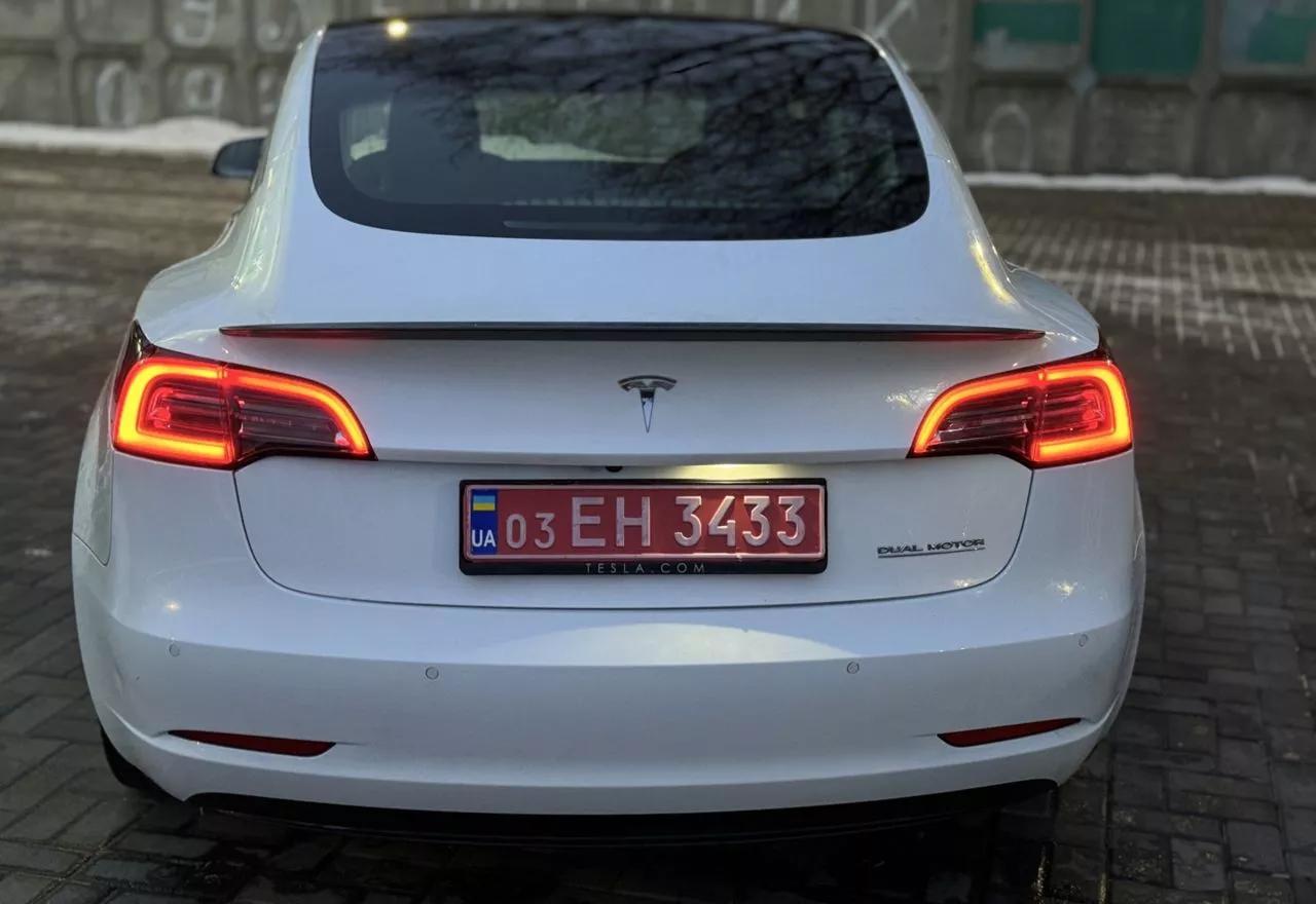 Tesla Model 3  2019211