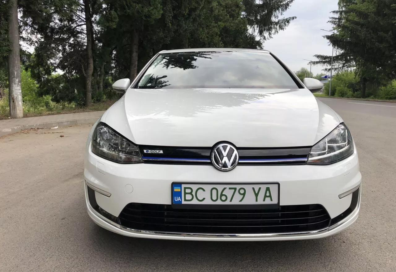 Volkswagen e-Golf  2017thumbnail11