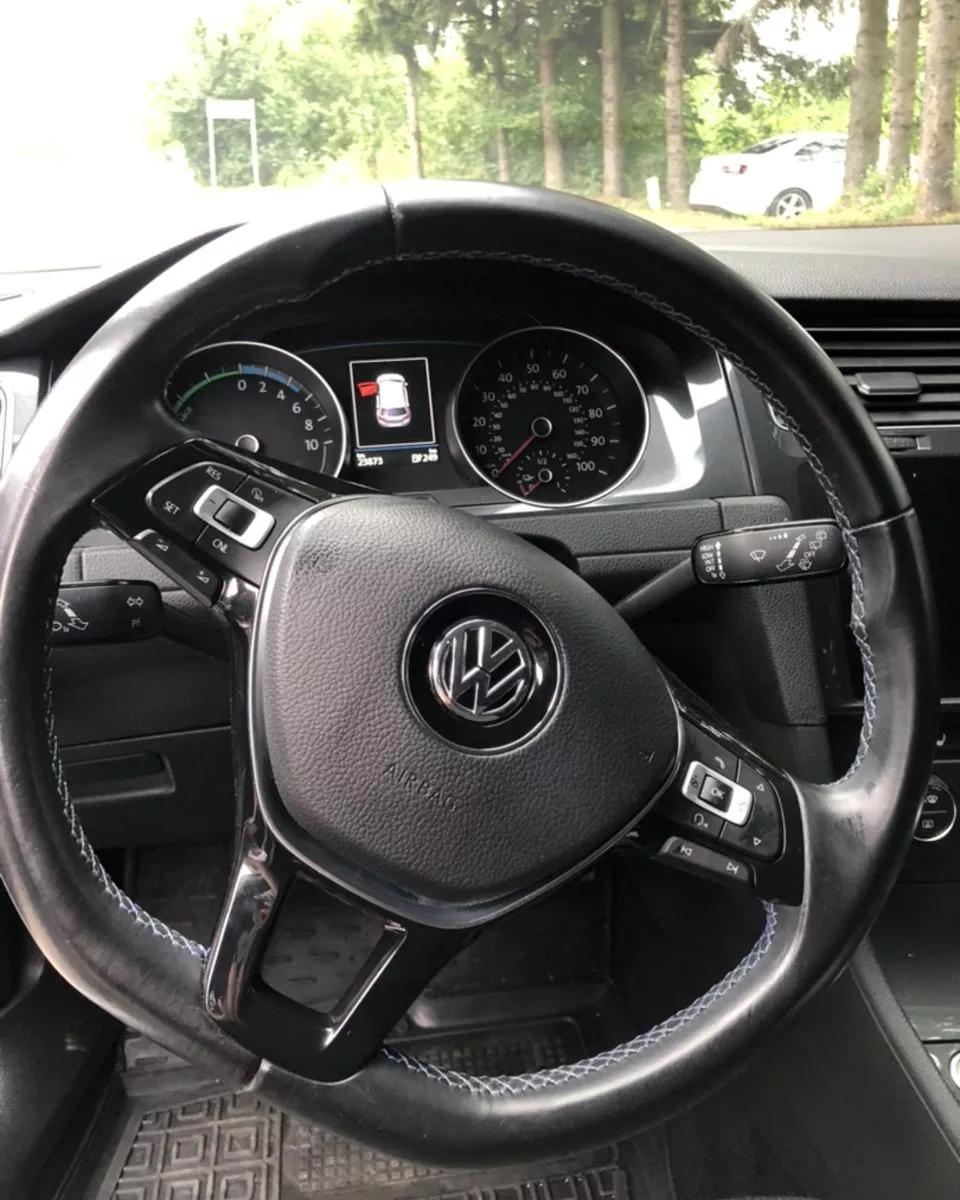 Volkswagen e-Golf  2017131