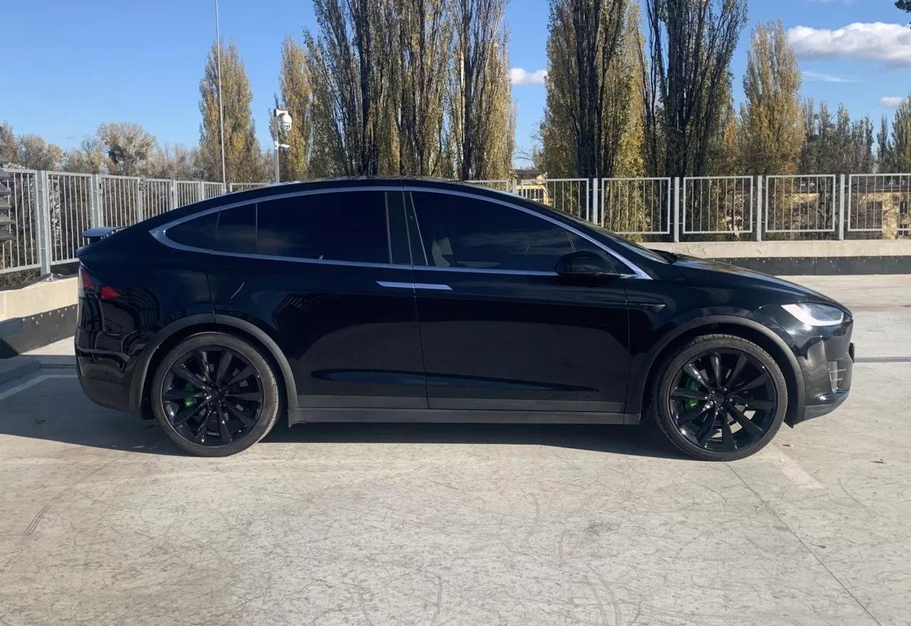 Tesla Model X  2018thumbnail111