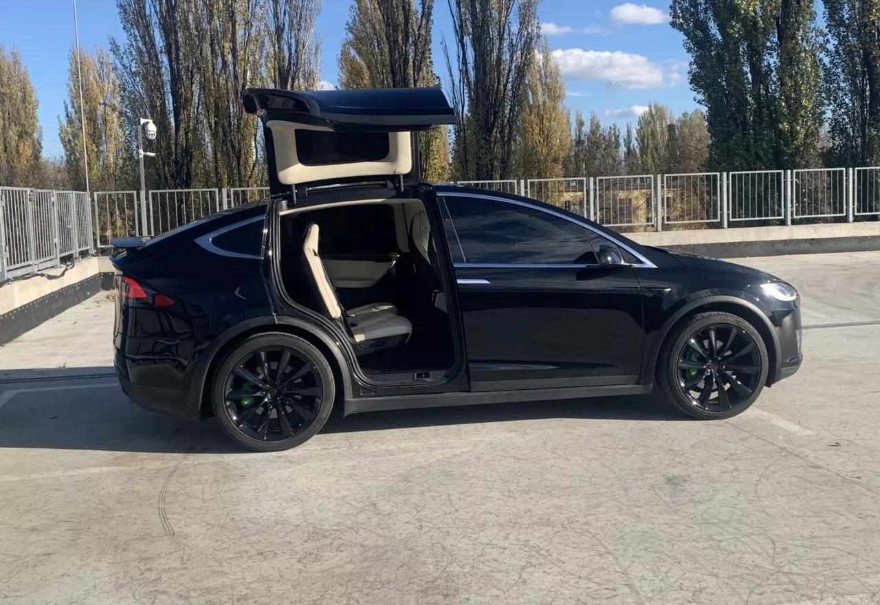 Tesla Model X  2018121