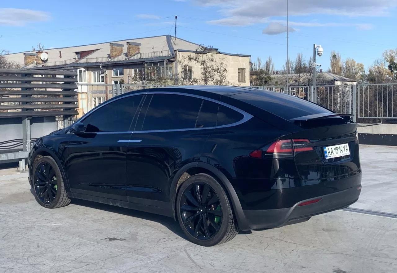 Tesla Model X  2018171