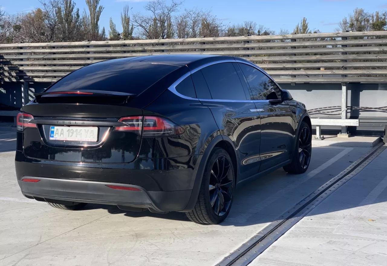 Tesla Model X  2018thumbnail211
