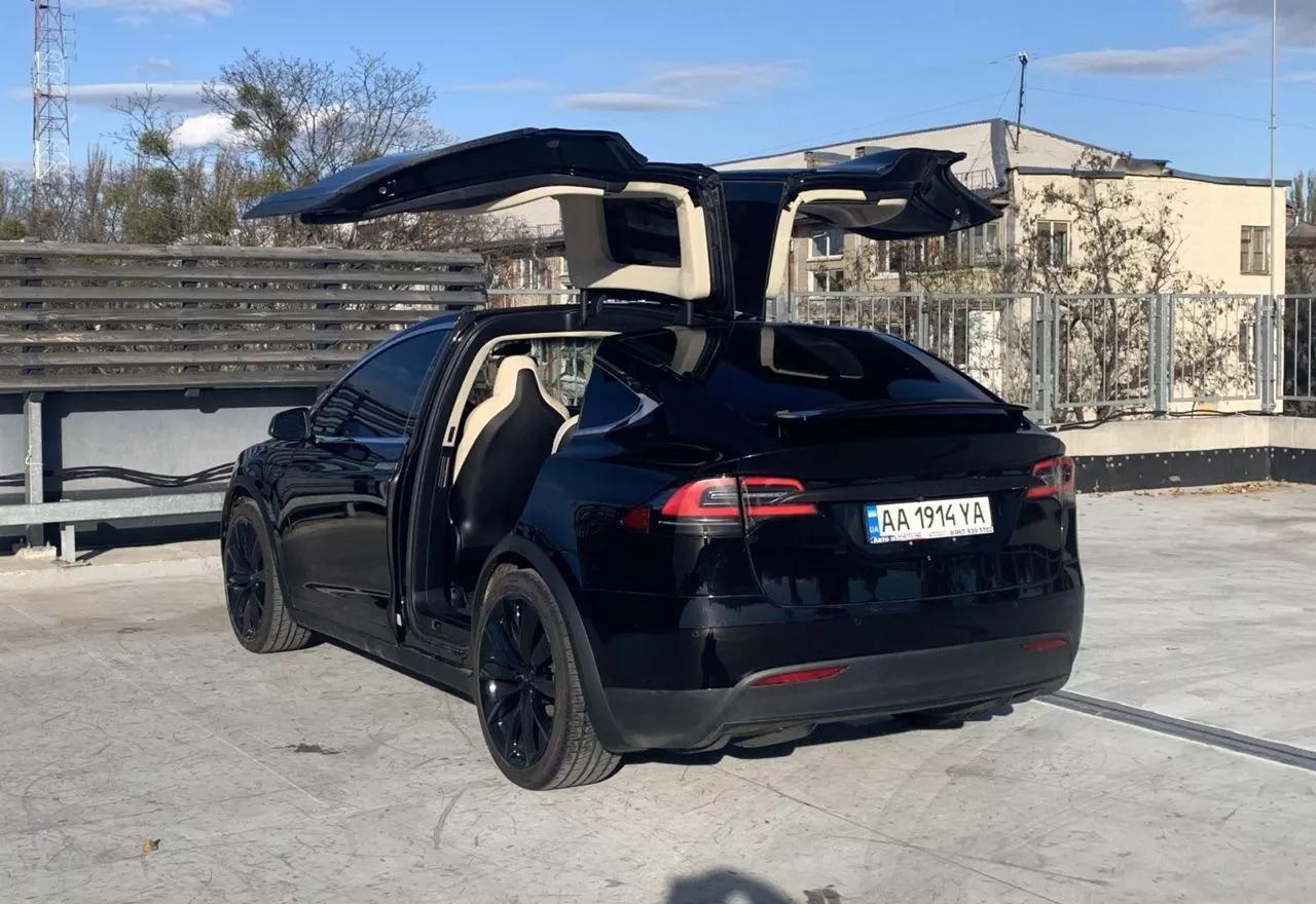 Tesla Model X  2018251