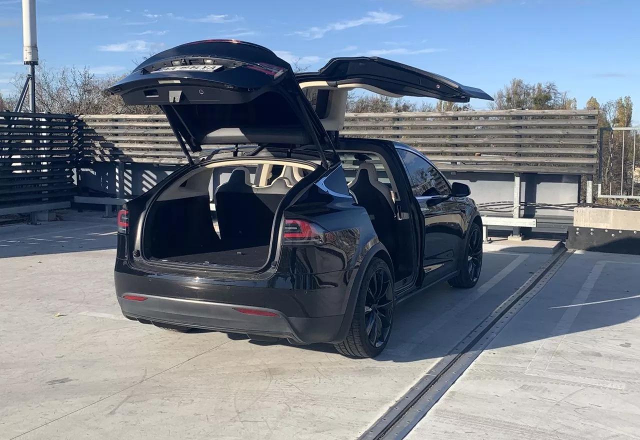 Tesla Model X  2018291