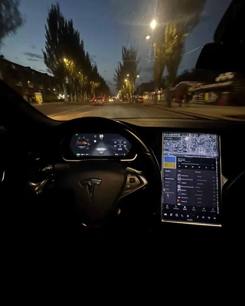 Tesla Model S  2016111