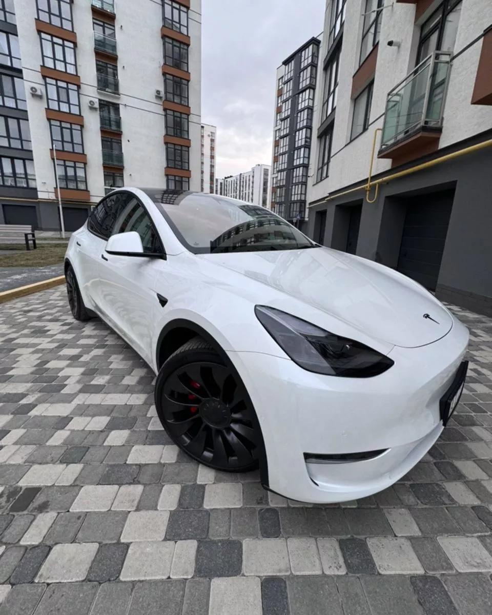 Tesla Model Y  82 kWh 2021thumbnail01