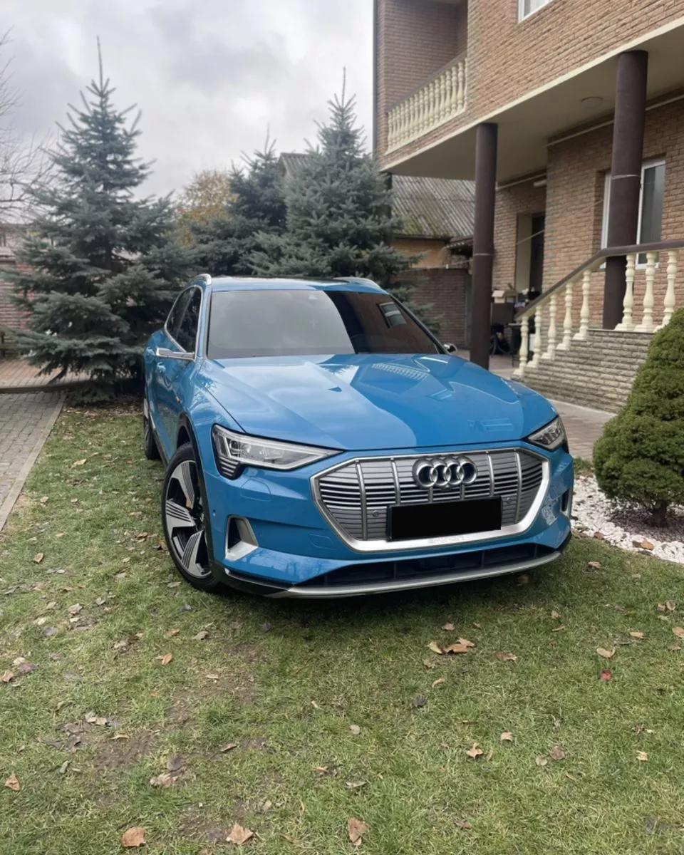 Audi E-tron 
