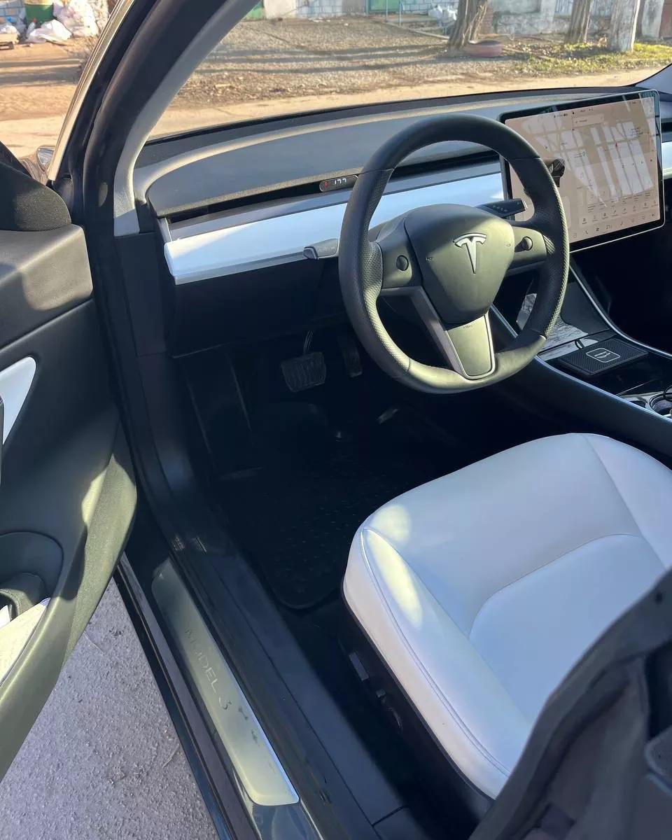 Tesla Model 3  2019thumbnail121
