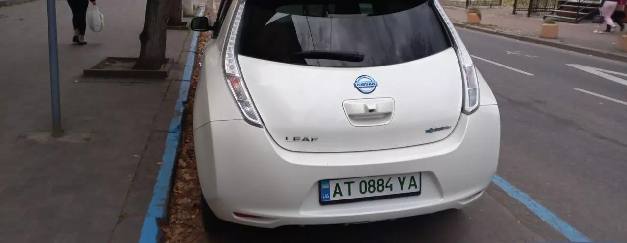 Nissan Leaf  30 kWh 2015thumbnail11
