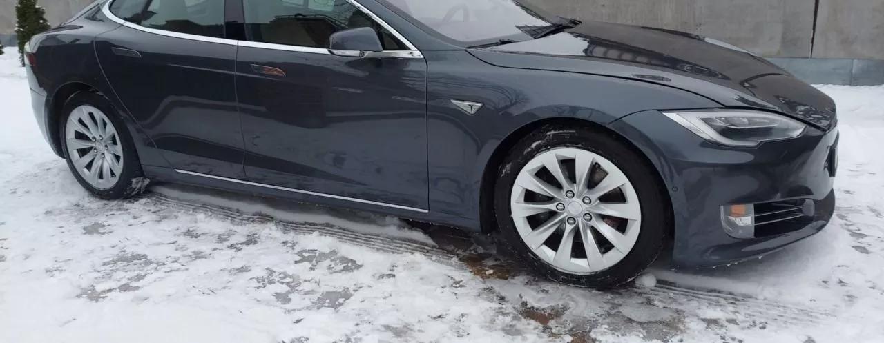 Tesla Model S  2016121