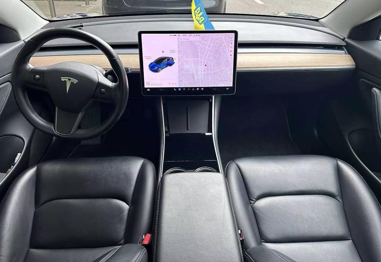 Tesla Model 3  2018161