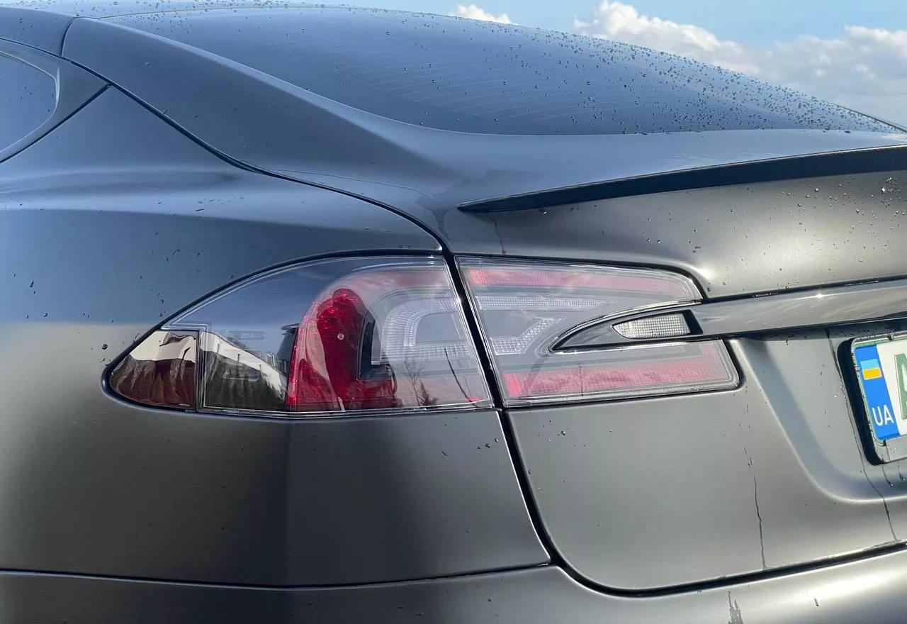 Tesla Model S  202121