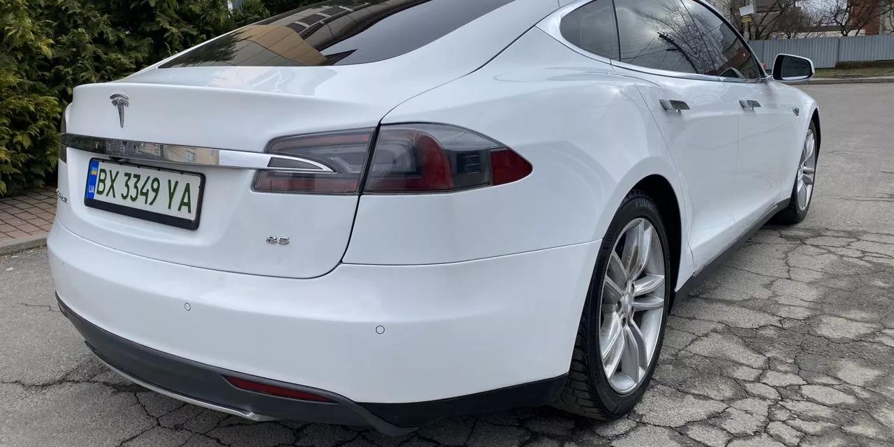 Tesla Model S  85 kWh 201461