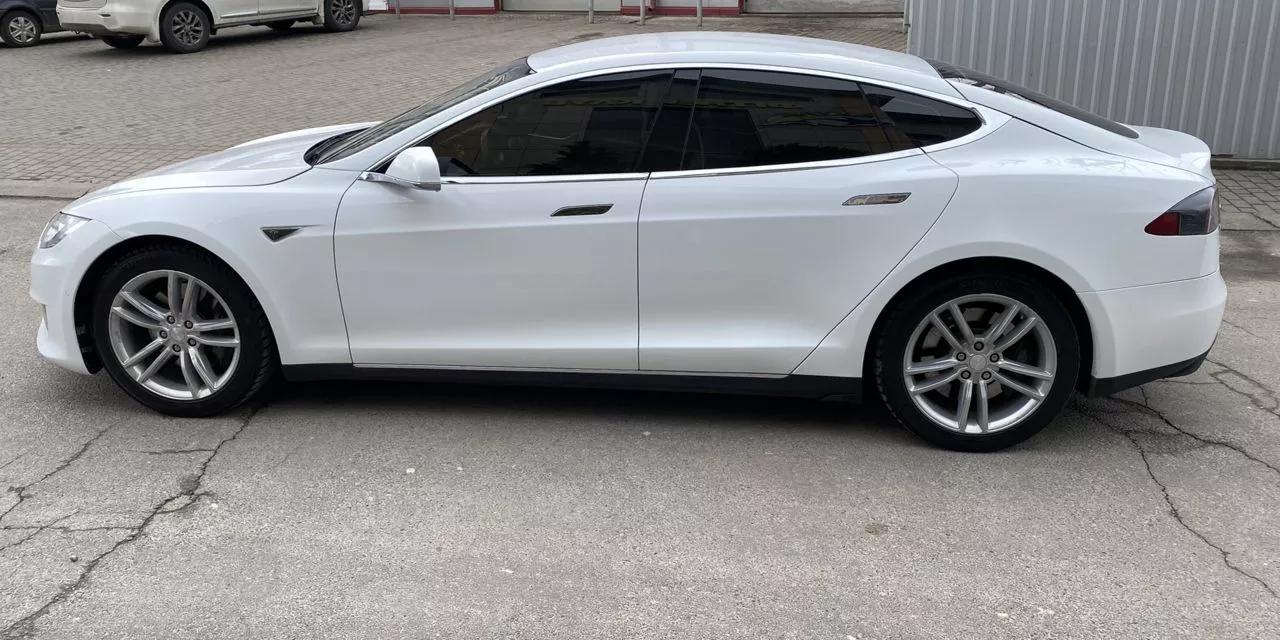 Tesla Model S  85 kWh 201491