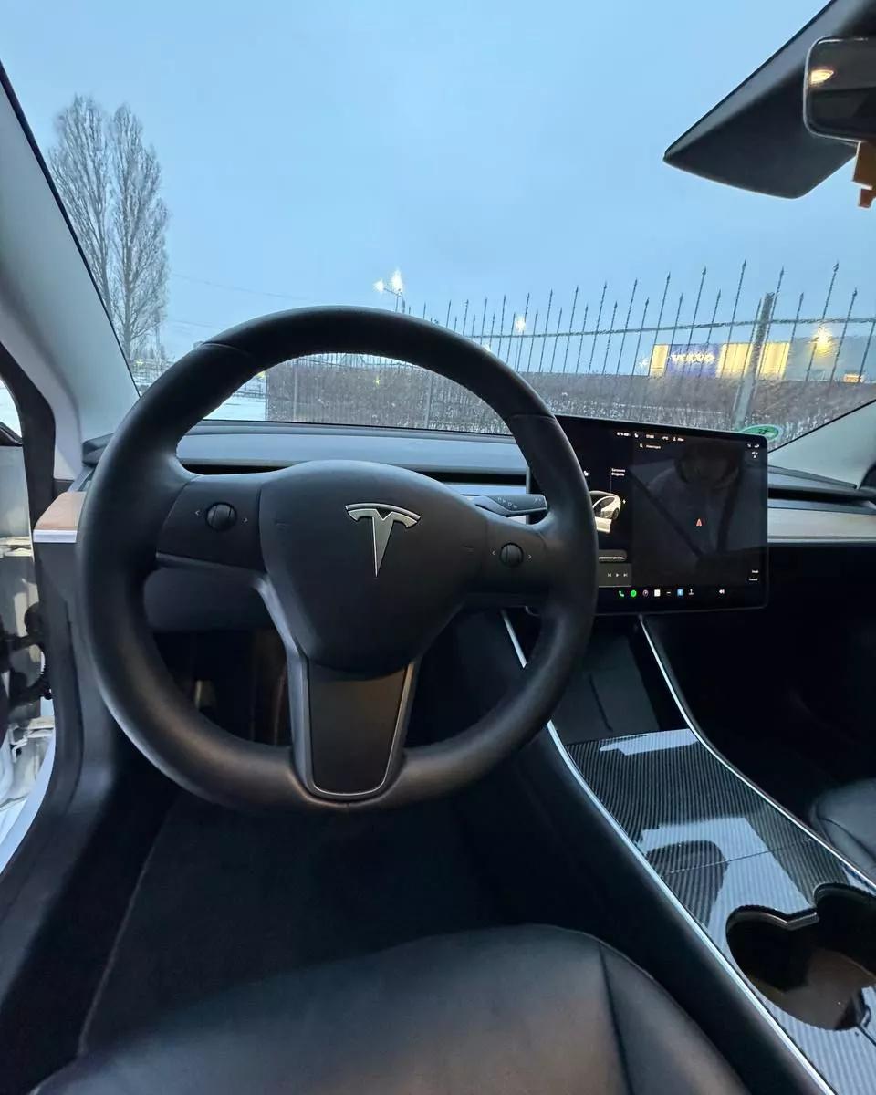 Tesla Model 3  80.5 kWh 2020201