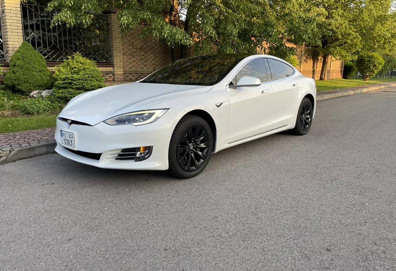 Tesla Model S 